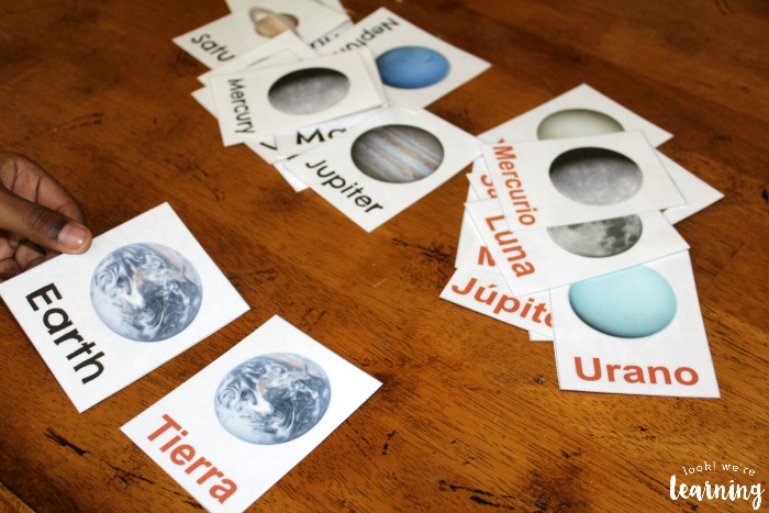 Solar System Flashcards in English and Spanish