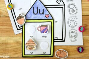 Hands On Short Vowel Sounds Activity for Kids
